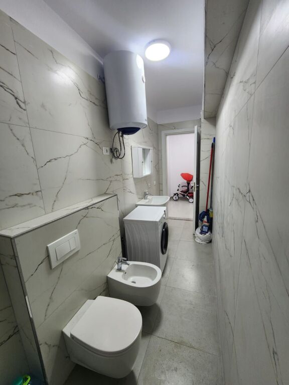 JEPET ME QERA APARTAMENT 2+1 PRANE MUZEUMIT , DURRËS