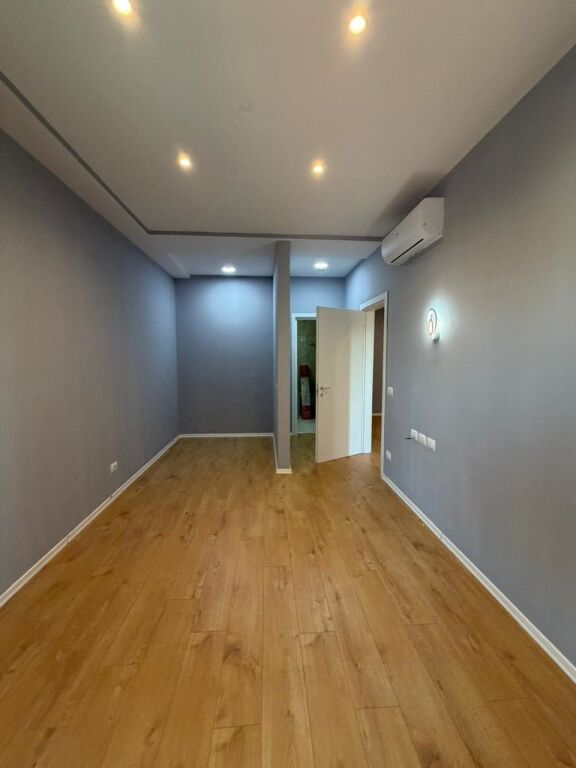 AMBIENT BIZNESI ME QIRA TE GARDEN BUILDING