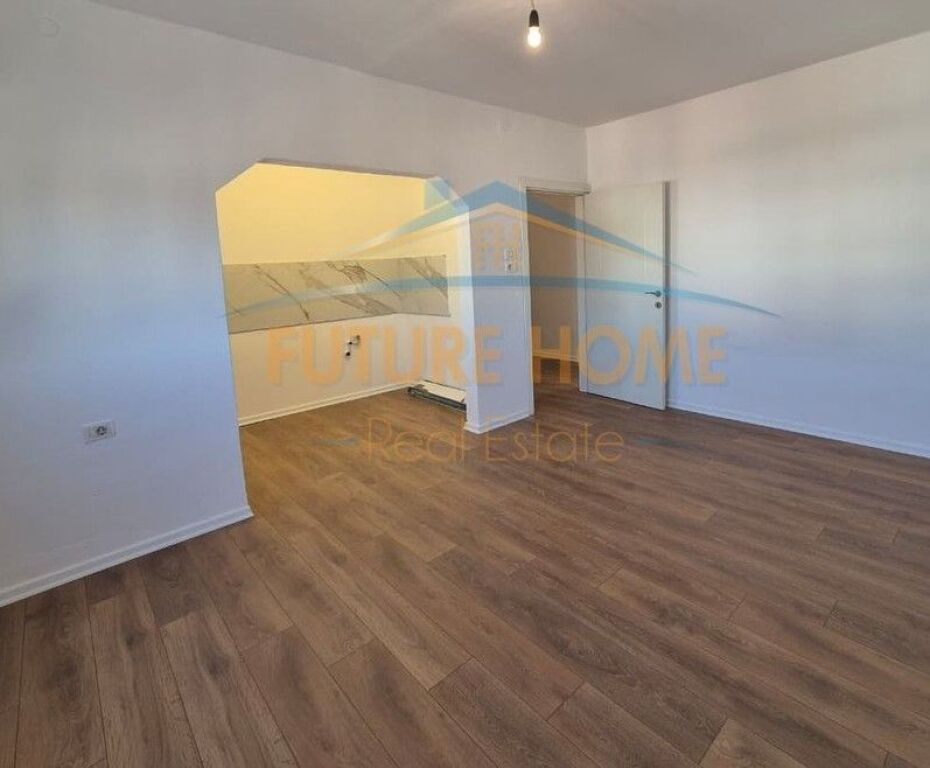 Shitet, Apartament 1+1, Oxhaku, Tiranë.