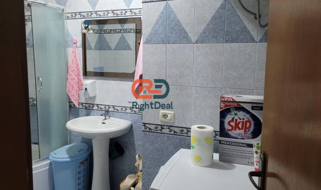 Tek 5 Maji, Shitet Apartament 1+1 , Me Planimetri Te Rregullt!!!