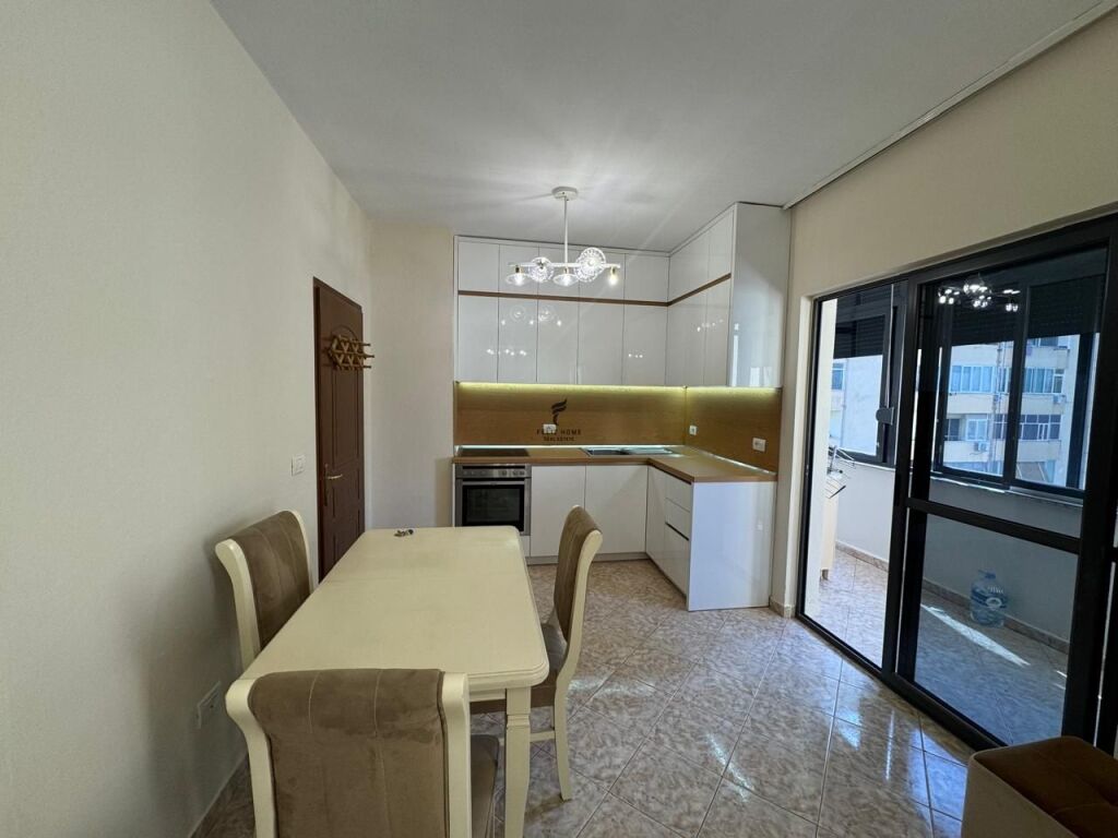 APARTAMENT ME QERA 1+1 21 DHJETORI 60.000 LEKE FH-57923