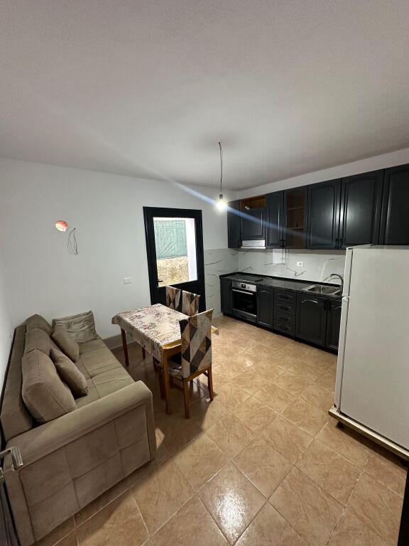 Jepet 2+1 me qera ne Misto Mame