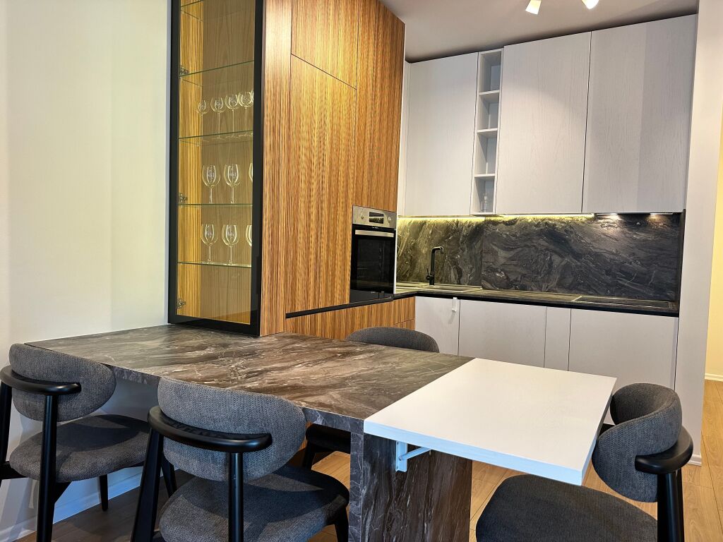 Apartament 2+1+2 në shitje në Lungomare Vlore