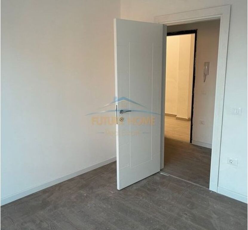 Shitje, Apartament 2+1, Myslym Shyri, Tiranë.