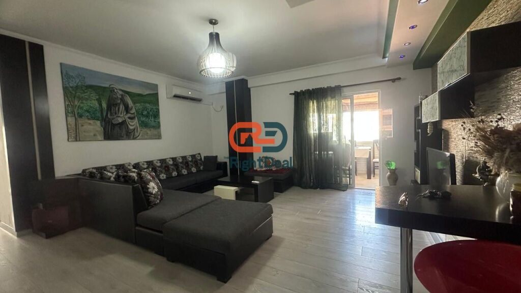 Tek Jordan Misja, Shitet Apartament 2+1 Me Planimetri Te Rregullt!