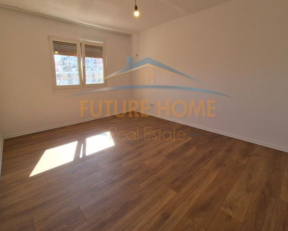 Shitet, Apartament 1+1, Oxhaku, Tiranë.