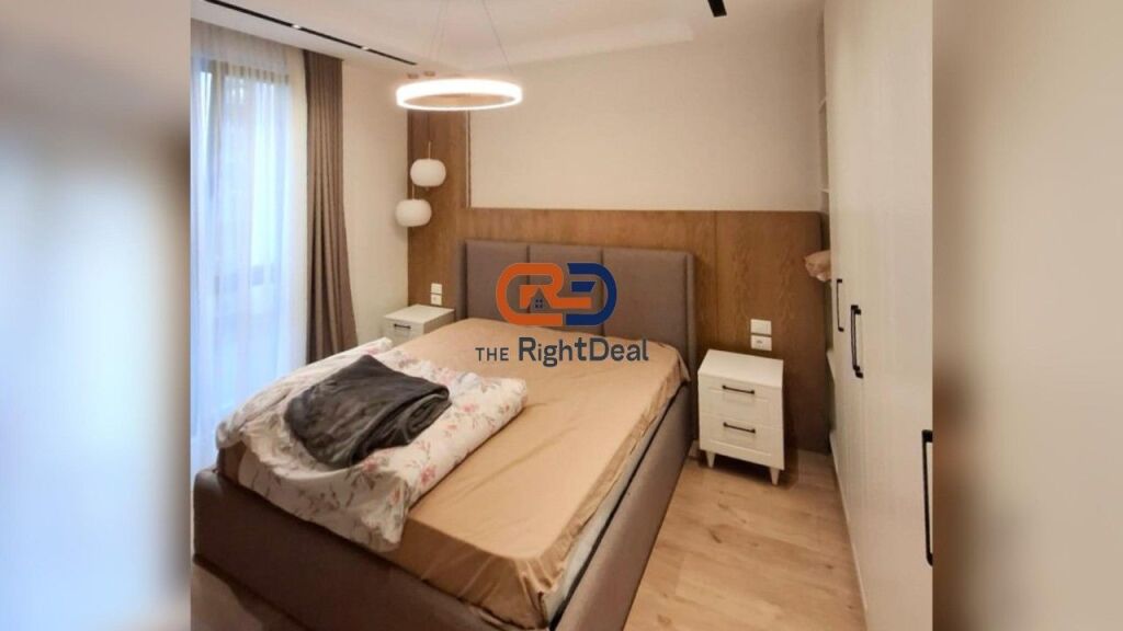 Perballe UET Ne Porcelan ,Jepet Me Qira Apartament 2+1 Bashke Me Nje Post Parkimi!!