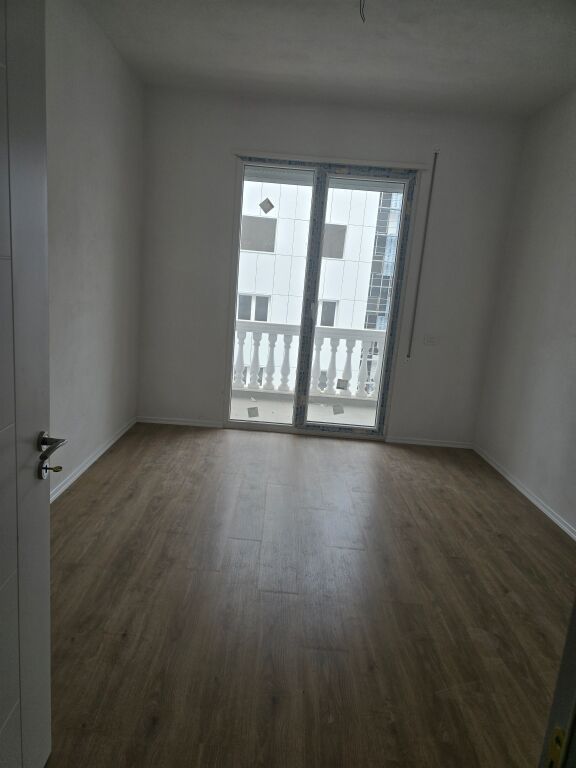 SHITET APARTAMENT 2+1 NË KAMEZ