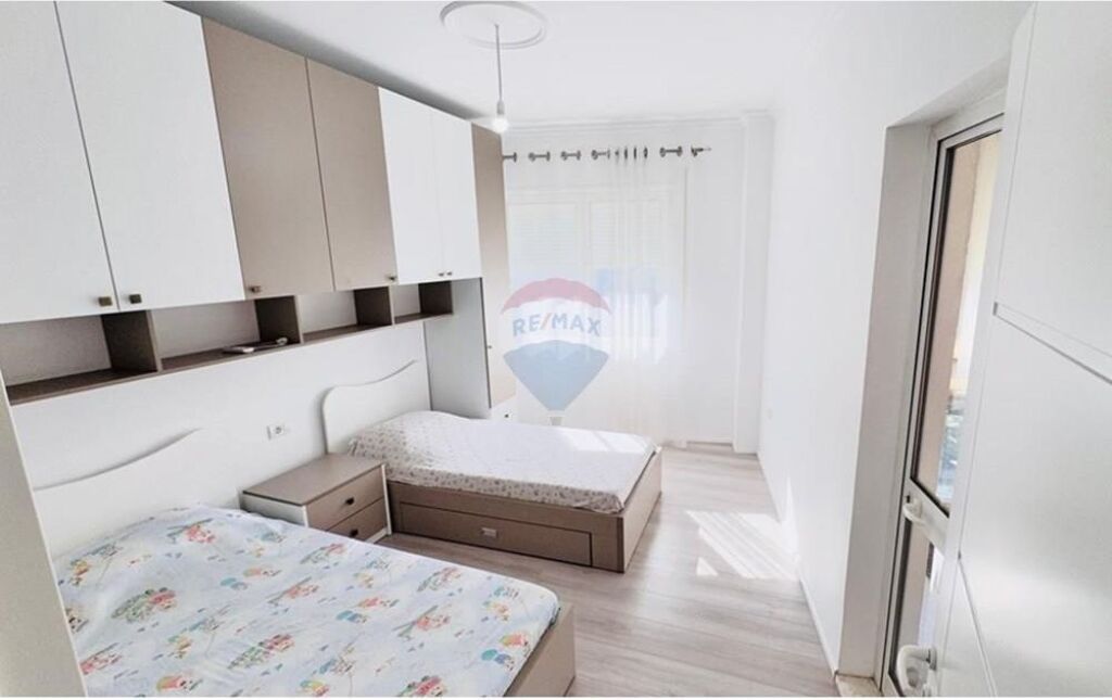 Shitet Apartament 2+1 me Post Parkimi, Inxhinieria e Ndertimit