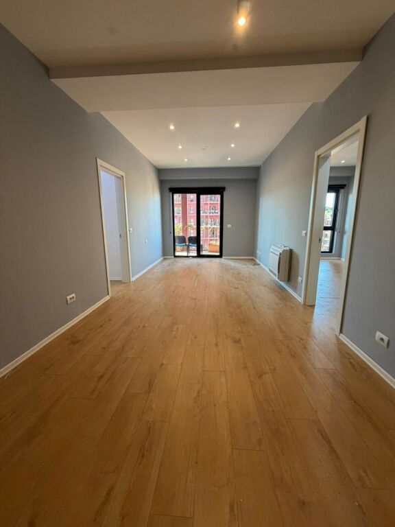 AMBIENT BIZNESI ME QIRA TE GARDEN BUILDING