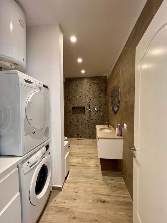 Shitet Apartament 2+1 + Verandë – Plazh