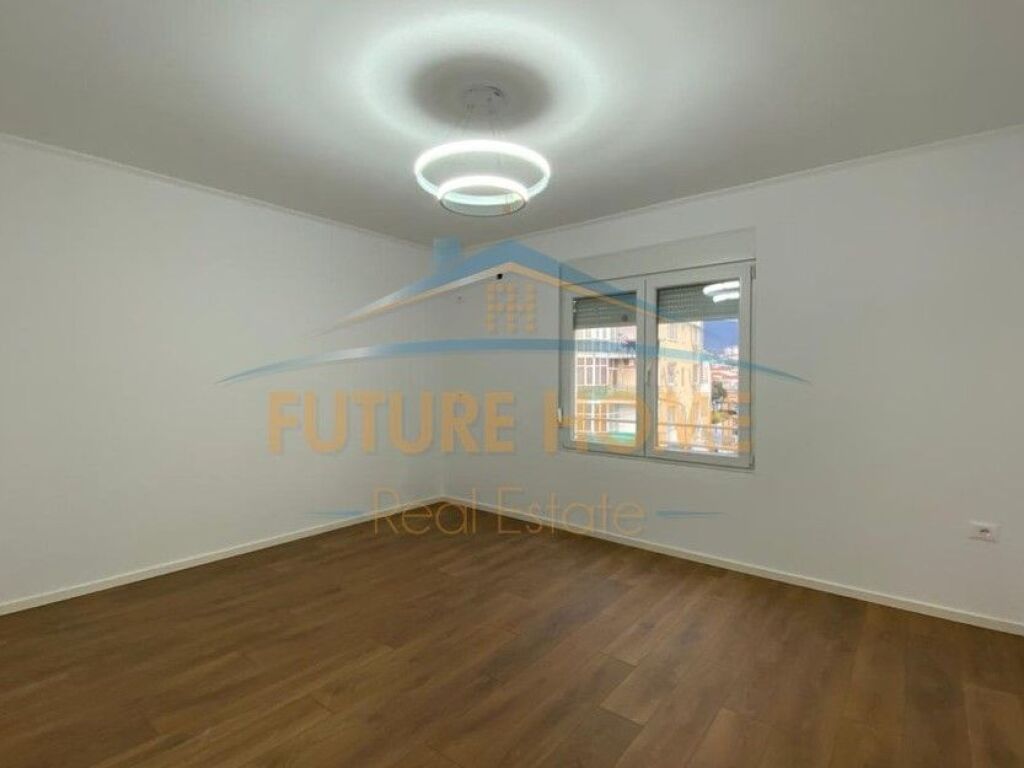 Shitet, Apartament 2+1, Porcelan