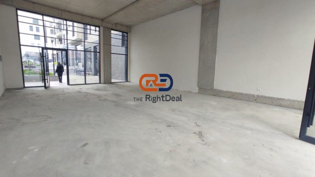 Ne Porcelan, Perballe UET, Jepet Me Qira Ambient Biznesi Me Mundesi Reklamimi!!