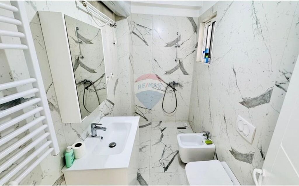 Shitet Apartament 2+1 me Post Parkimi, Inxhinieria e Ndertimit