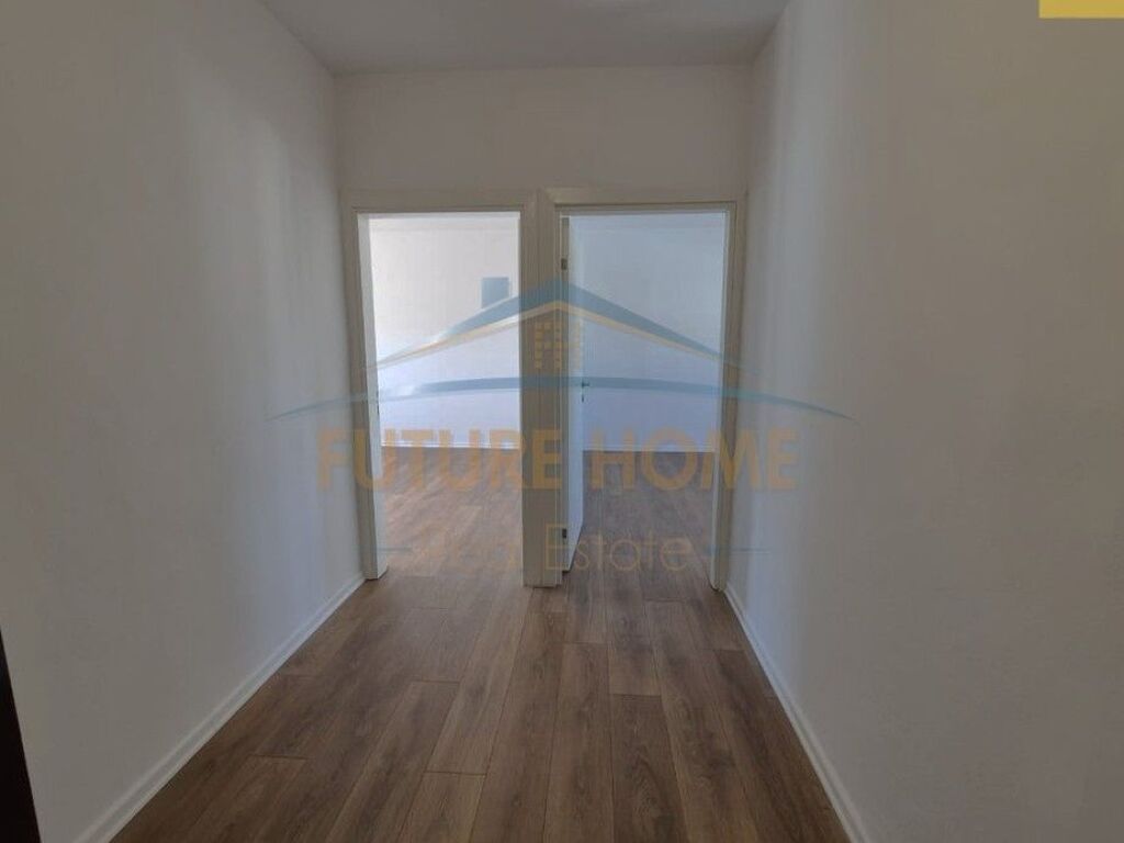 Shitet, Apartament 1+1, Oxhaku, Tiranë.