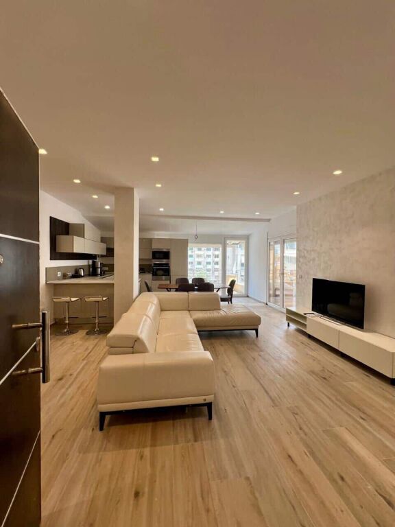 Shitet Apartament 2+1 + Verandë – Plazh