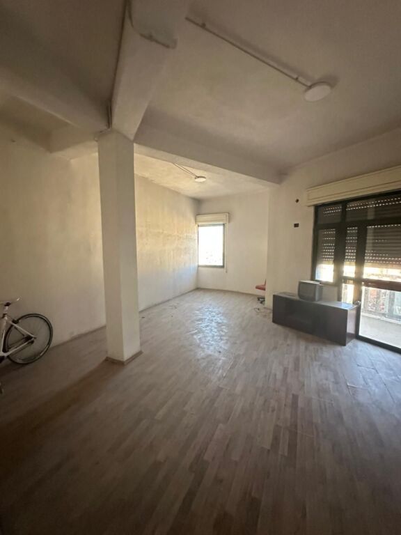 JEPET ME QERA AMBIENT BIZNESI QENDER,DURRES