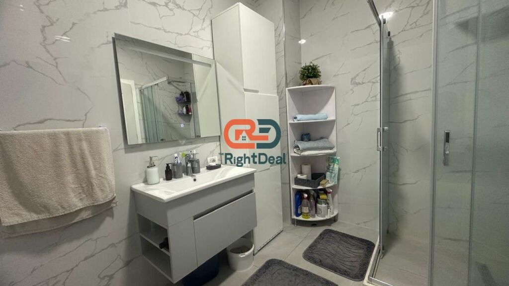 Tek Jordan Misja, Shitet Apartament 2+1 Me Planimetri Te Rregullt!