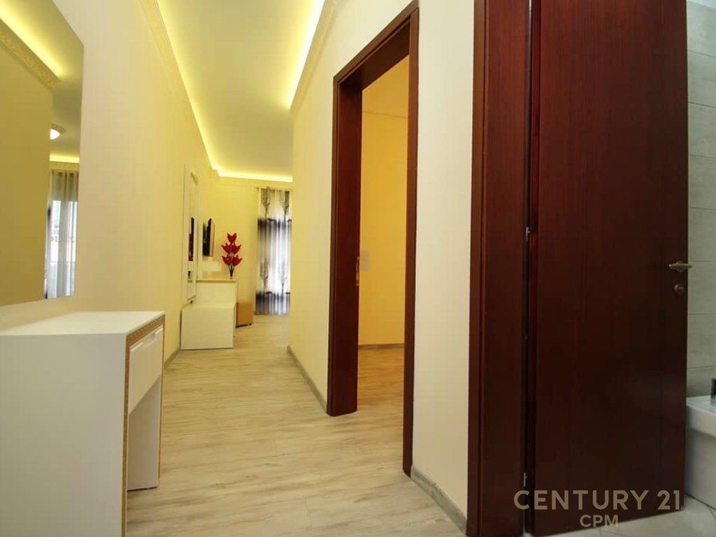 Jepet me qira Hotel 4 Yje në Vlorë me Pamje Panoramike dhe Biznes të konsoliduar. 5,000 € /Muaj