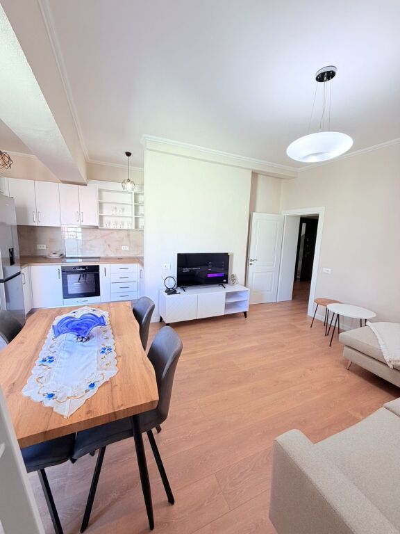 JEPET ME QERA APARTAMENT 2+1 PRANE MUZEUMIT, DURRES