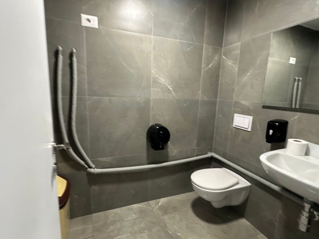 Office for rent ARLIS, opposite QSUT