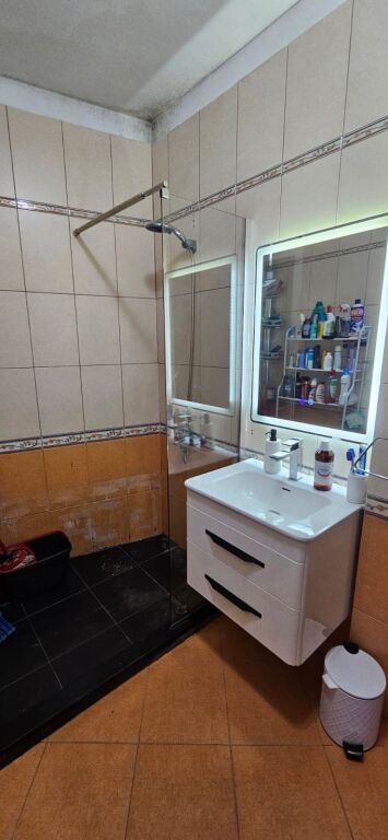 Shitet apartament 1+1 prane Shkolles Mihal Grameno!
