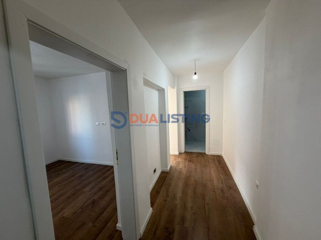 Shesim apartament 1+1+ Ballkon ne Rrugen e Kosovareve!