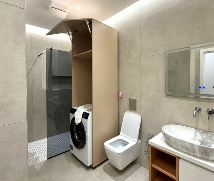 3rd Floor of a 2+1 Villa + Storage &amp; 🅿️ Parking (📍Kombinat / Garibaldi Square, Tirana) Luxury ✨ | 100% New 🔥🔥 40,000 Lek / Month 💶💶