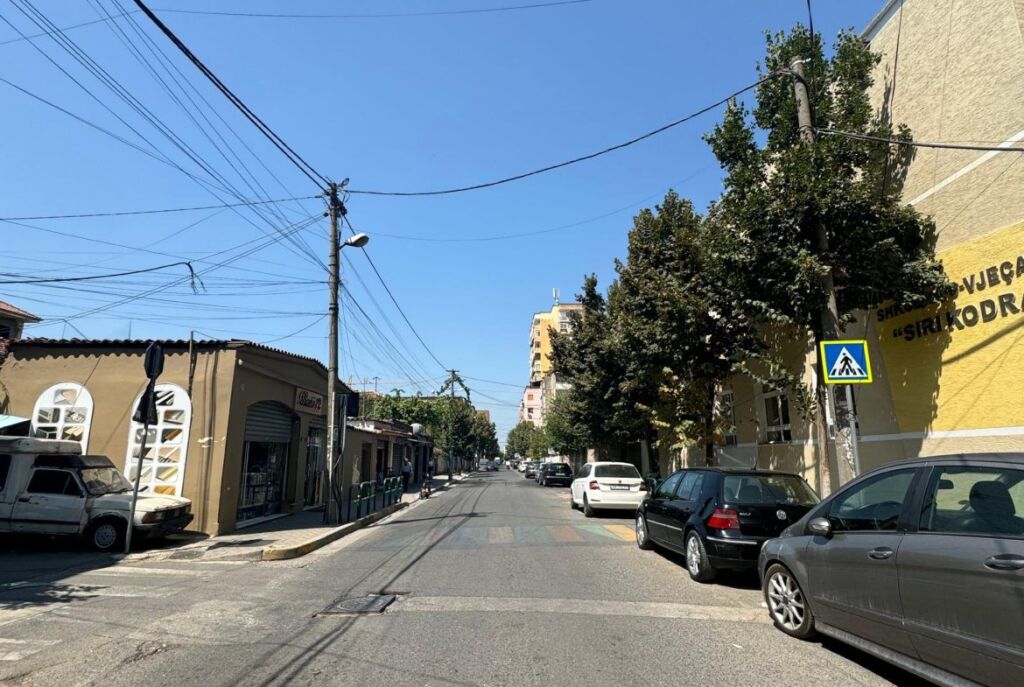 🏢 Jepet me Qira Ambient Biznesi – Rruga Siri Kodra 📍