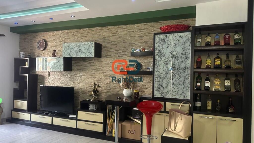 Tek Jordan Misja, Shitet Apartament 2+1 Me Planimetri Te Rregullt!