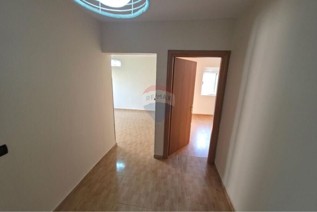 Shesim Apartament 2+1 me Hipoteke, Prane Medresese