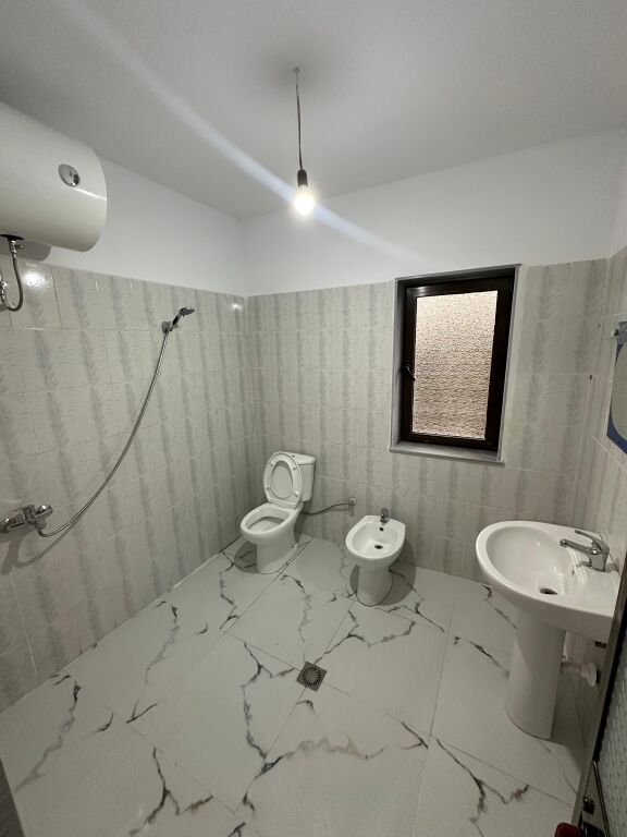 Jepet 2+1 me qera ne Misto Mame