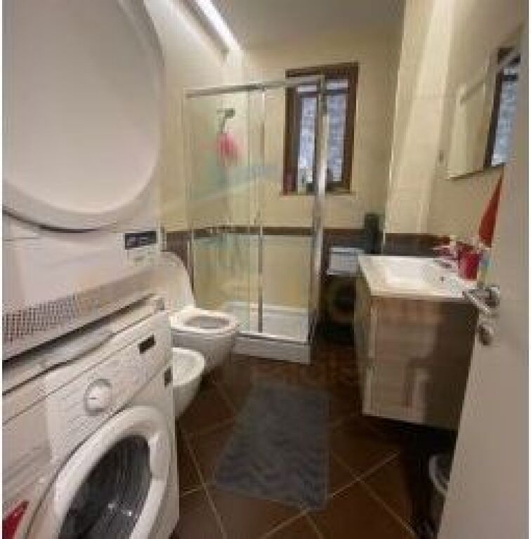 Shitet, Apartament2+1+2, Rruga e Kosovareve, Tirane.