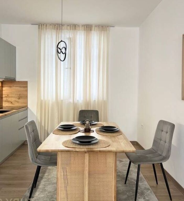 Jepet 2+1 me qera ne Qender