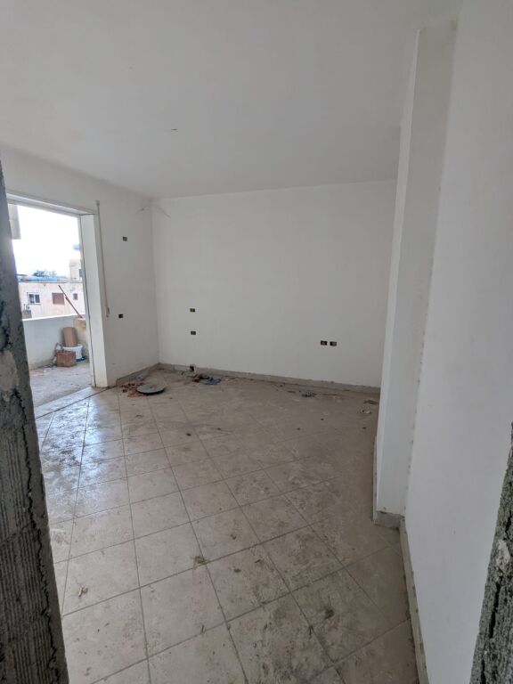 OKAZION Shitet apartament 1+1 prane Gama Market VLORE
