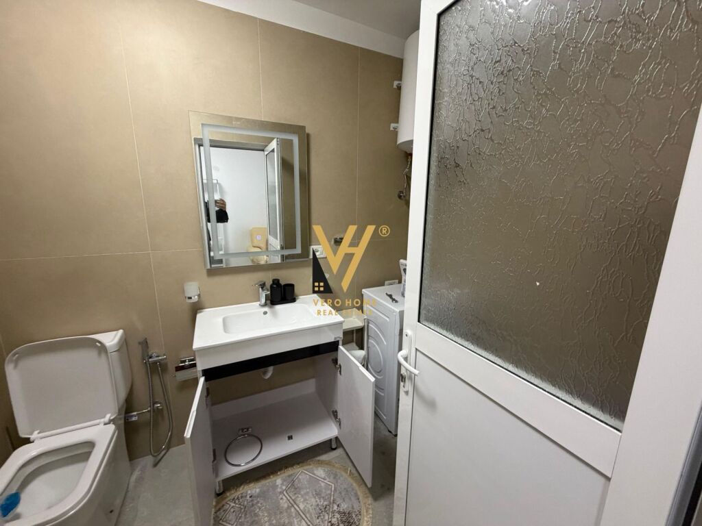 JEPET HYRJE 1+1+OBORR TE KODRA E DIELLIT 45.000 LEKE