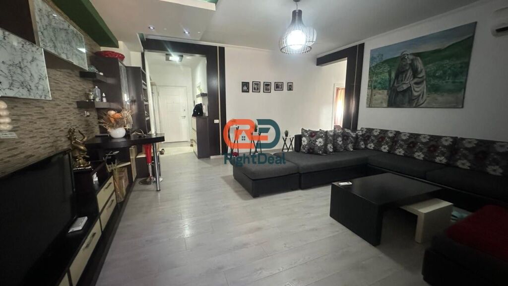 Tek Jordan Misja, Shitet Apartament 2+1 Me Planimetri Te Rregullt!