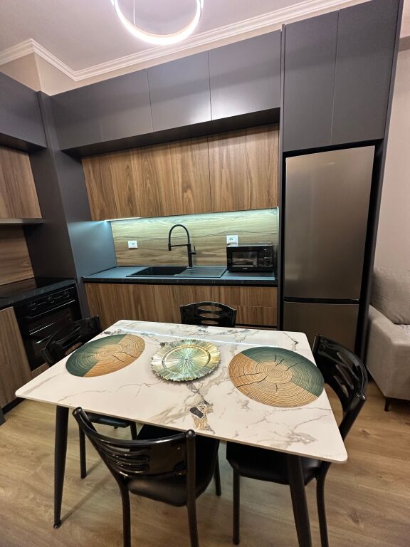 Affittasi 1+1 arredato di lusso Residenza KadiuAli Dem 🏷️45.000 lek