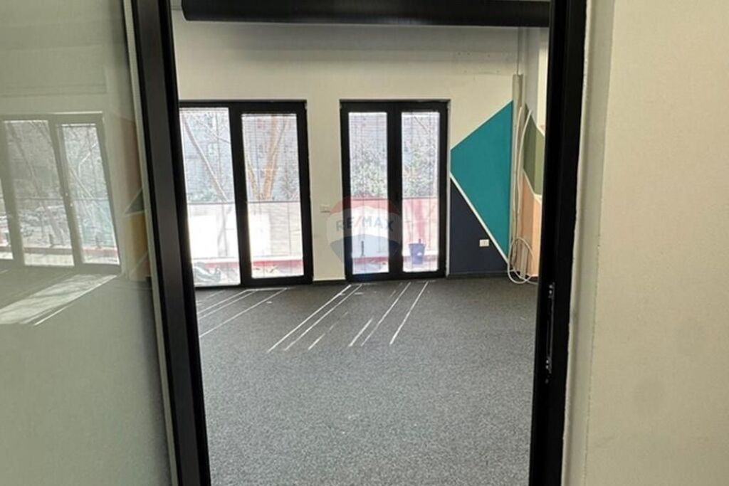 AMBIENT KOMERCIAL PER QIRA TEK ARLIS