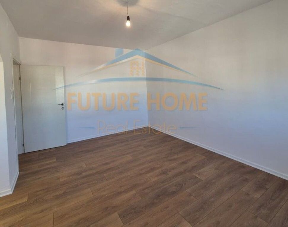 Shitet, Apartament 1+1, Oxhaku, Tiranë.