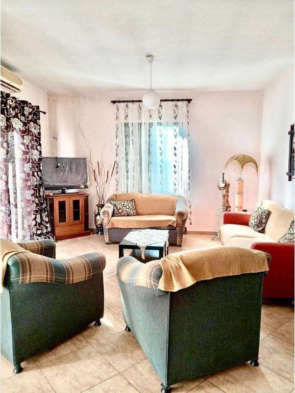 2+1 House for Rent in Ali Demi, Tirana