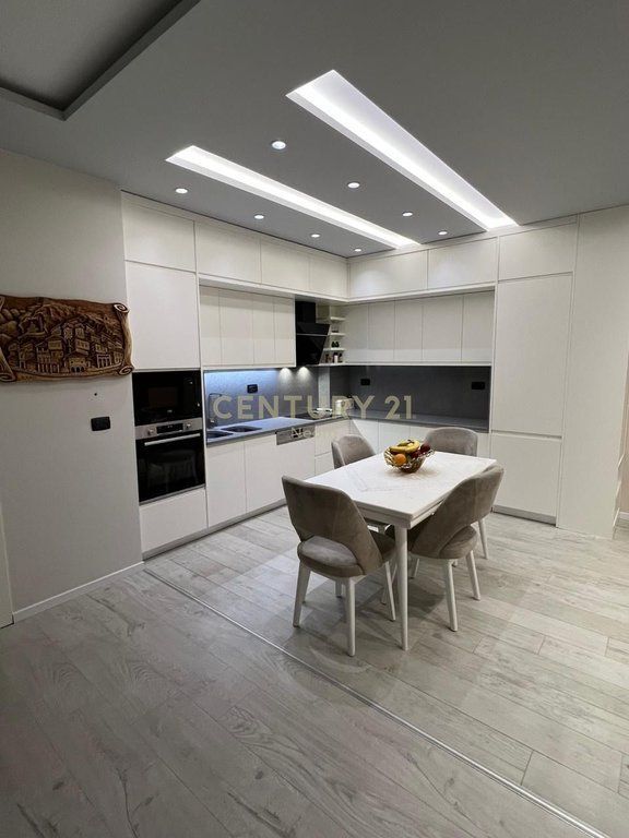 Apartament 2+1+Post Parkimi te Liqeni i Thate