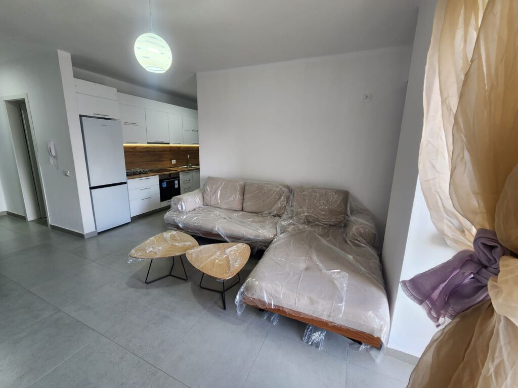 JEPET ME QERA APARTAMENT 2+1 PRANE MUZEUMIT , DURRËS