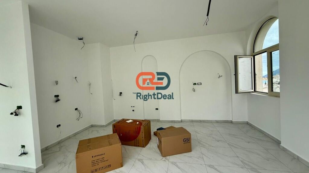 Te Kompleksi Santorini 1, Ne Dhermi, Shitet Super Apartament 3+1+2 Me Verande Dhe Post Parkimi !!!