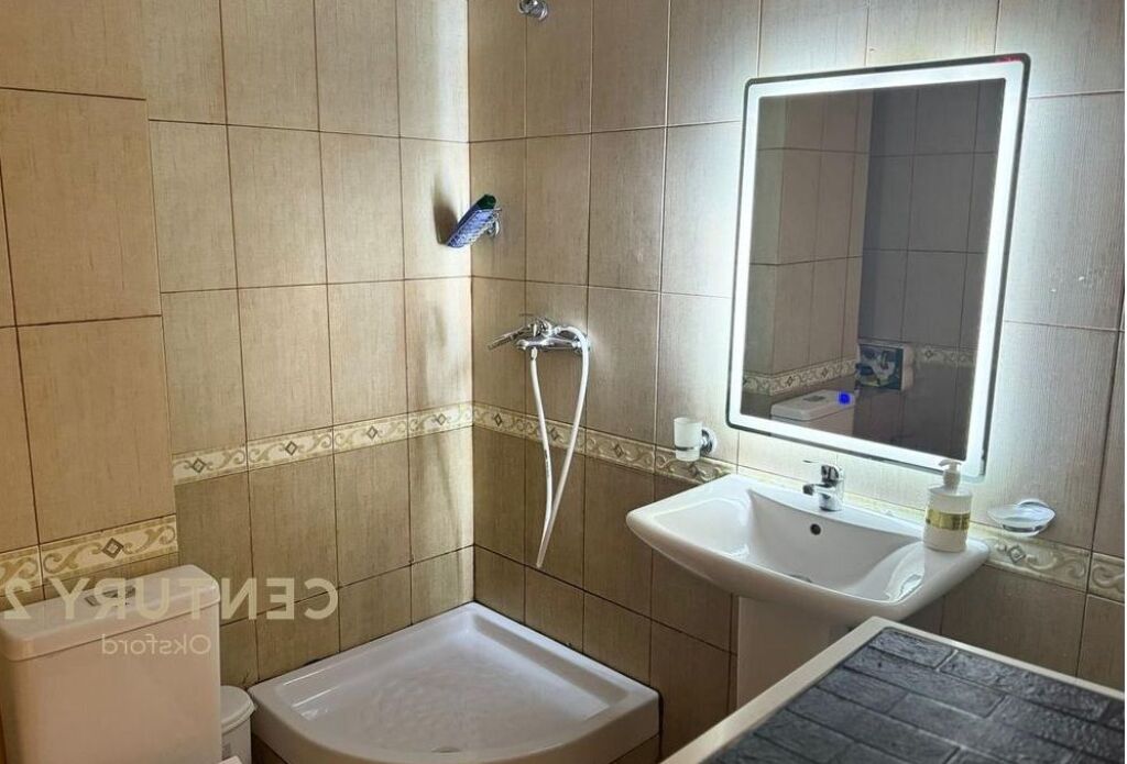 Jepet apartment 1+1+post parkimi me qera tek Rr. Barrikadave