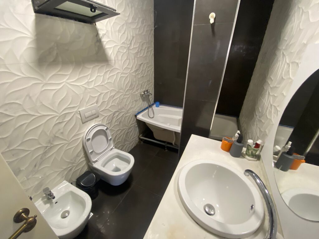 🏡 Jepet me qera Apartament 2+1 te ish Tregu Elektrik, Tiranë