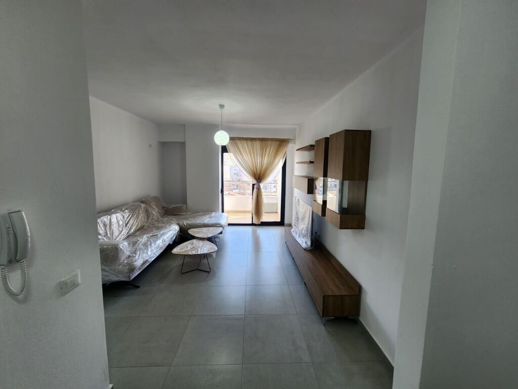 JEPET ME QERA APARTAMENT 2+1 PRANE MUZEUMIT , DURRËS