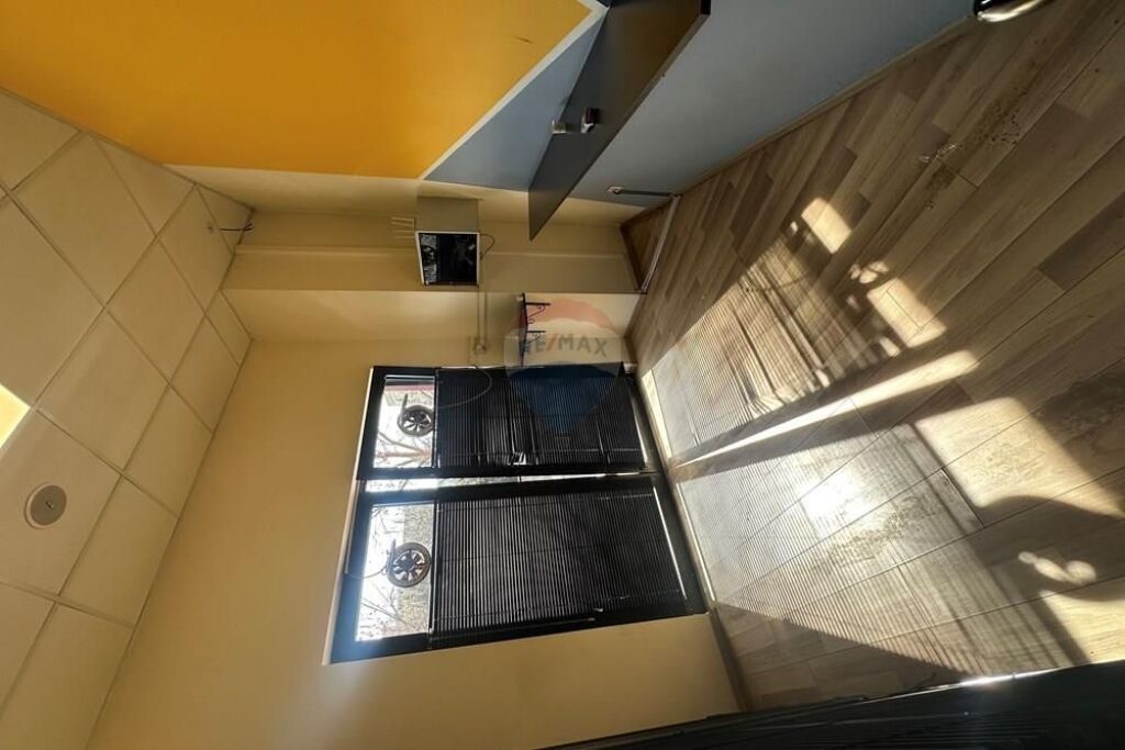 AMBIENT KOMERCIAL PER QIRA TEK ARLIS