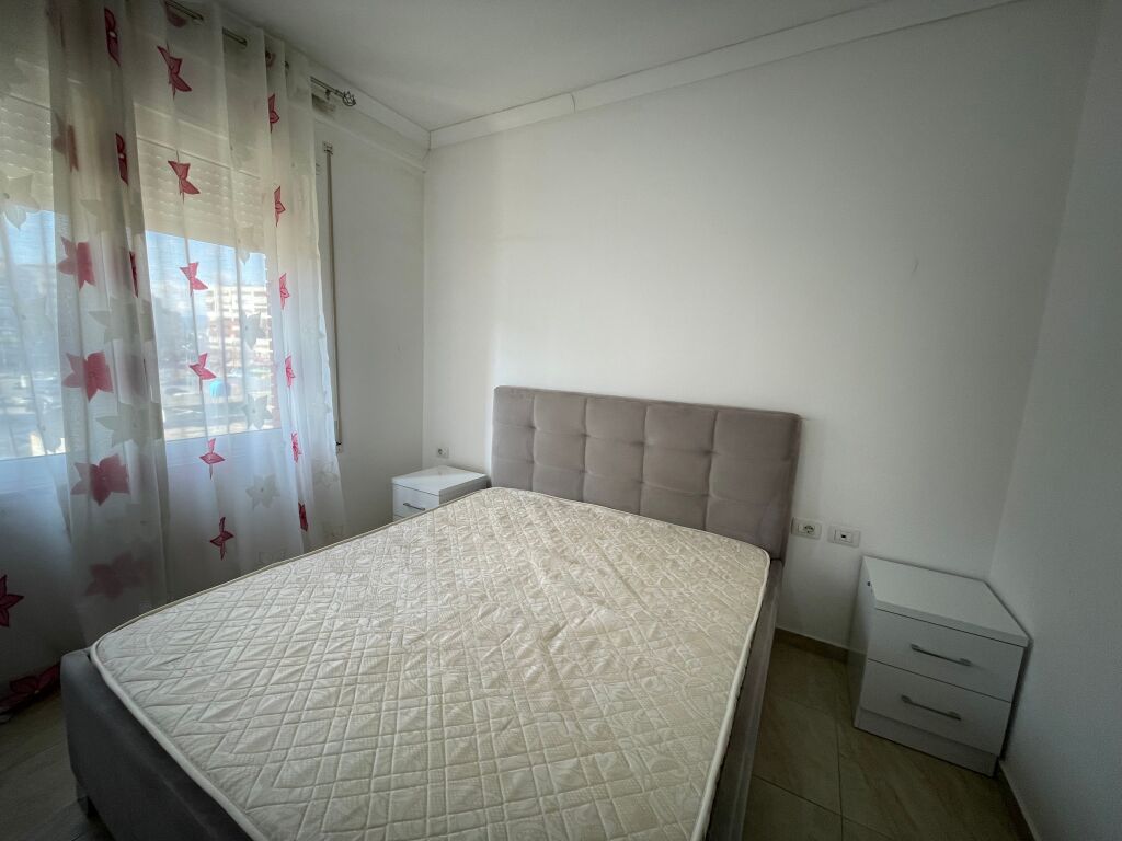 Jepet me qera 1+1+ Post Parkim tek Sima Com 550€