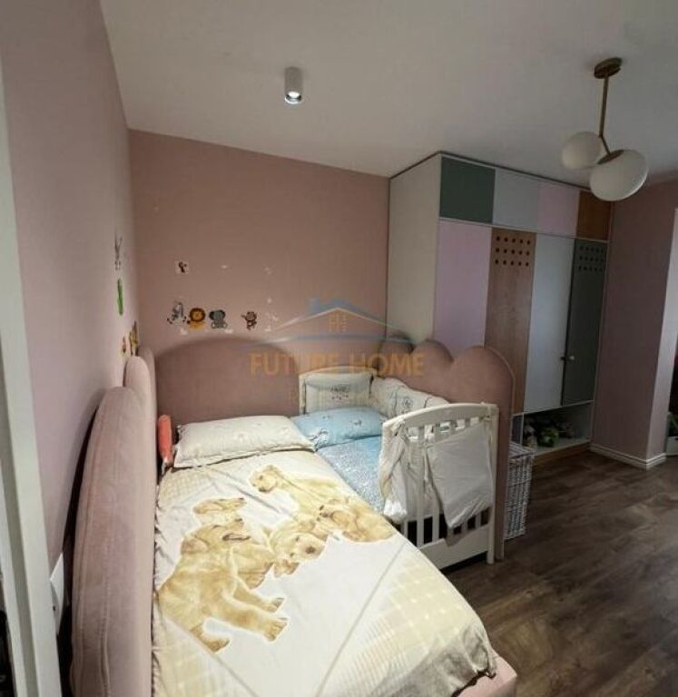 Shitet,Apartament 3+1+2, 21 Dhjetori,Tiranë